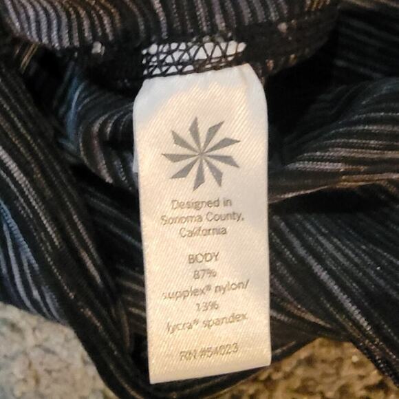 Women's Athleta Black Space Workout Capri leggings Sz Large - Picture 3 of 7